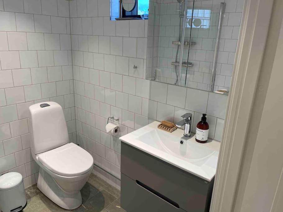 Вилла Mini House Gribbylund Экстерьер фото